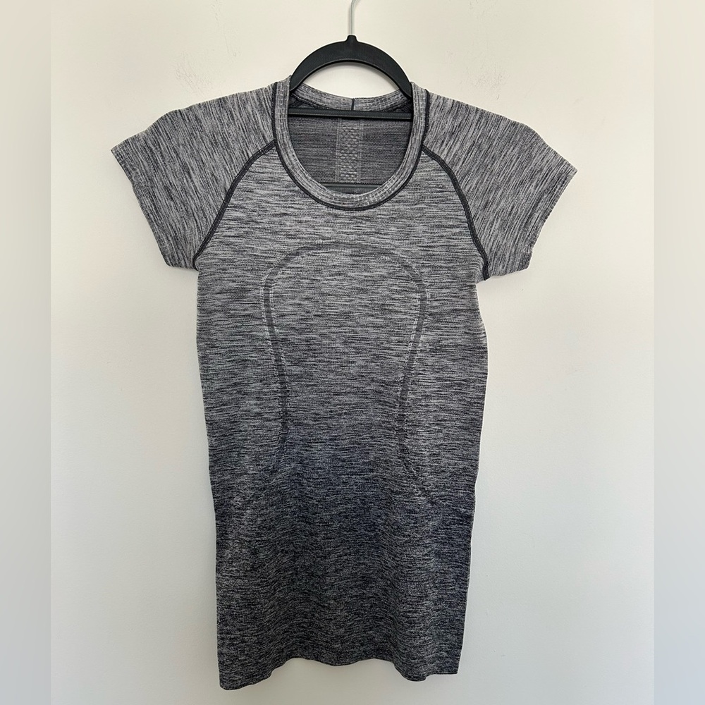 Lululemon Swiftly Tech Short Sleeve Gray Ombré Size 4 Activewear Top